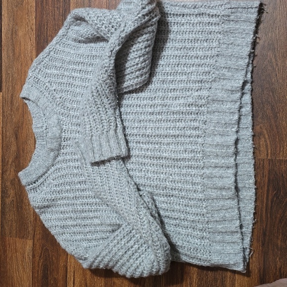 American Eagle Knitted Sweater. Size: Small - Picture 4 of 5